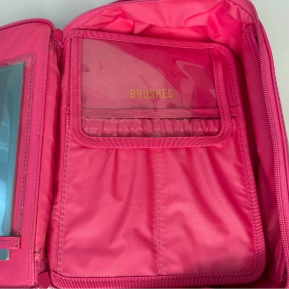 BÉIS x Barbie Cosmetic Case – Limited Edition 💖 - Picture 2 of 5